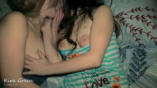 Toku tane fucks toku wera Taahiraa tuahine, 3some Amateur Sex Whero, kotiro, kihi, teen Topanga ki te mangai, Cumshot i roto i te mangai, te Faaiteraa i cum me te Cumshot Nui, 2 girls 1 taata hot fucking tokorua ffm