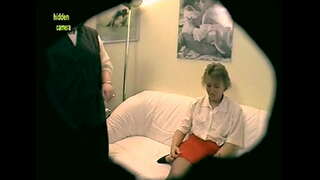 2 лесбиянки-мамочки играют с анальной игрушкой! Amateurcommunity.xxx