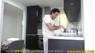 Құлдарым көрдім, қалай қызы иесін писает, ал трахнул оның задницу