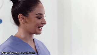 Yeye Anapenda Kujiunga 2 Wasichana Wakati Wa Massage Yeye Anapenda Kujiunga 2 Wasichana Wakati Wa Massage