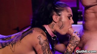 Seksi goth pelacur Genevieve Sinn mendapat DUBUR