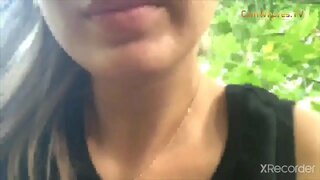 زنان خوشمزه است graba ارضایی در مکان عمومی