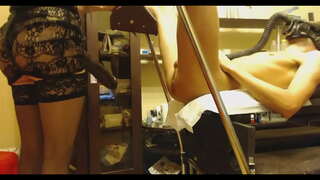 Кармалды Засунул Гигантский Страпон Өзү задницу